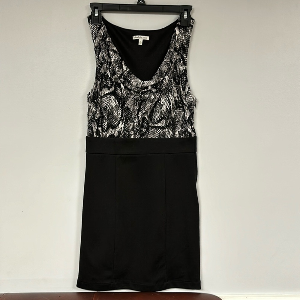 Charlotte Russe‎ Sleeveless lace bodice black & white dress, side zip, 4